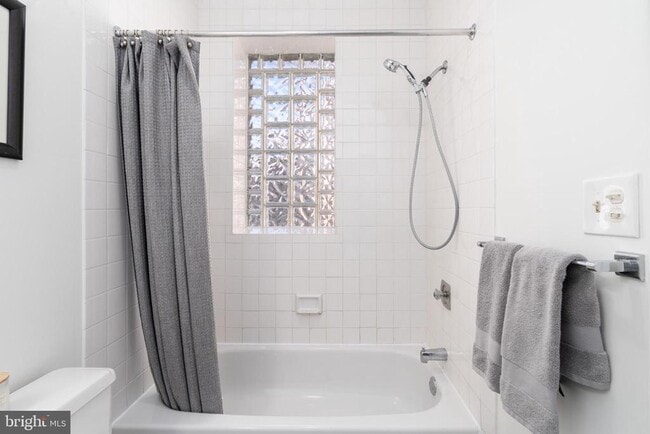 Building Photo - 1843 Mintwood Pl NW