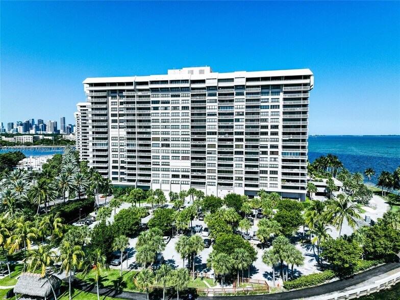 Building Photo - 1 Grove Isle Dr