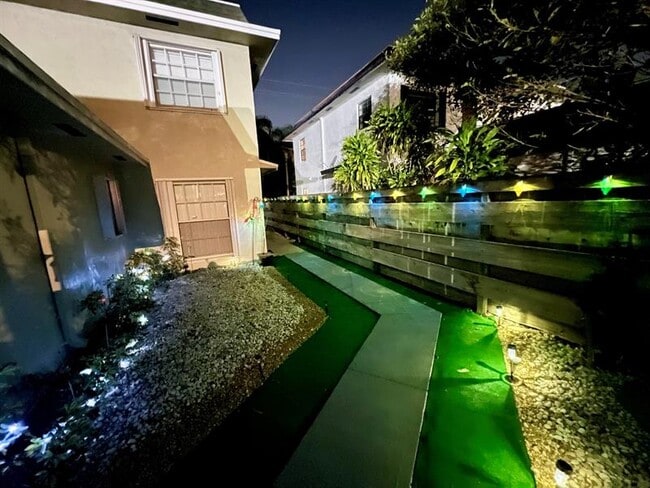 Primary Photo - 1121-1123 N Andrews Ave