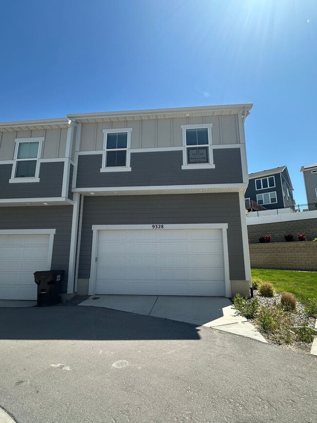 Building Photo - GORGEOUS EAGLE MOUNTAIN TOWNHOME!!!