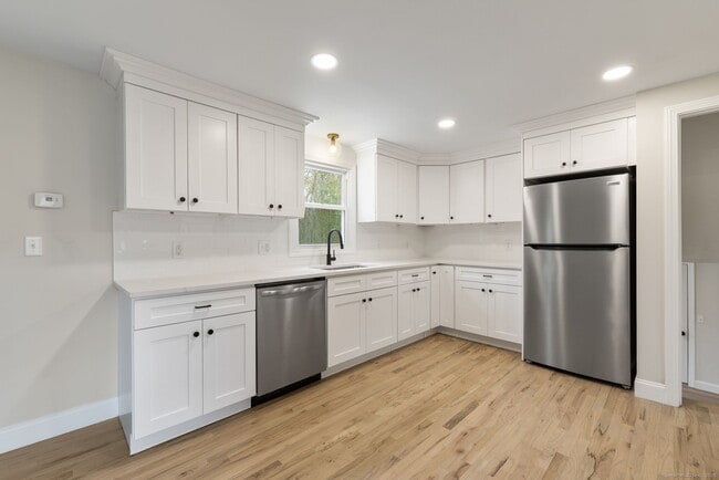 Building Photo - 410 S Stone St