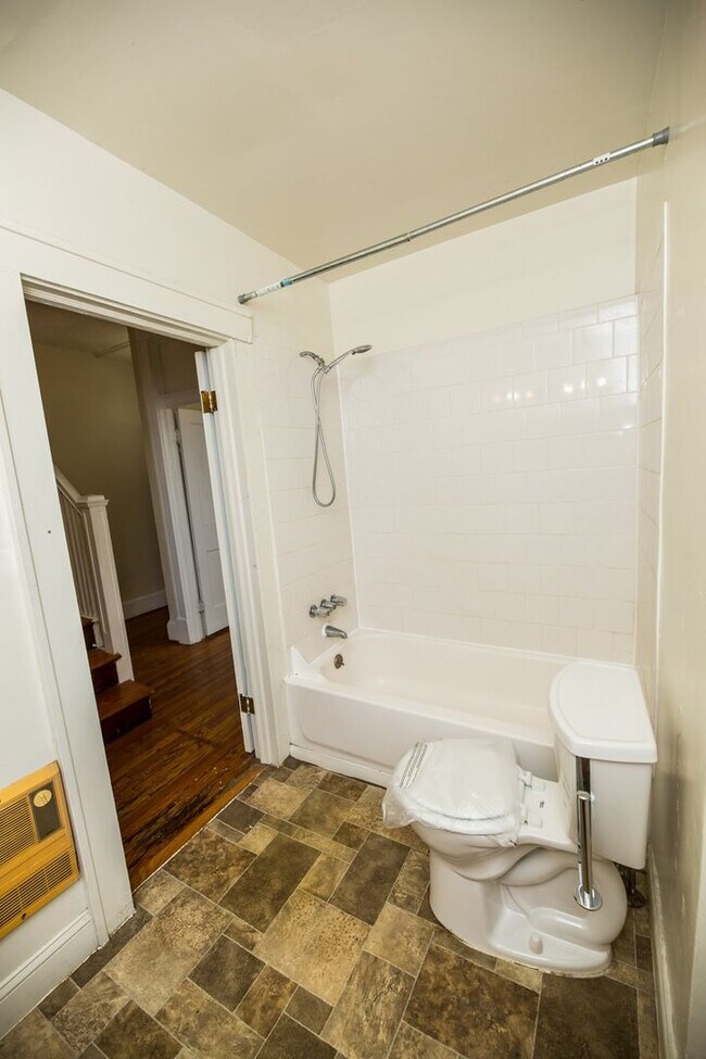 Building Photo - 2026/2027 JHU Off-Campus 5bd/3ba Charles Village w/ W/D & parking!.. Available 6/9/26