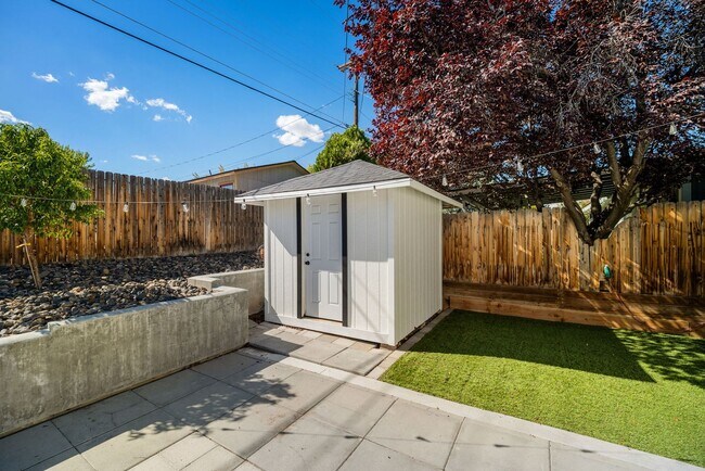 Building Photo - 1175 Akard Dr