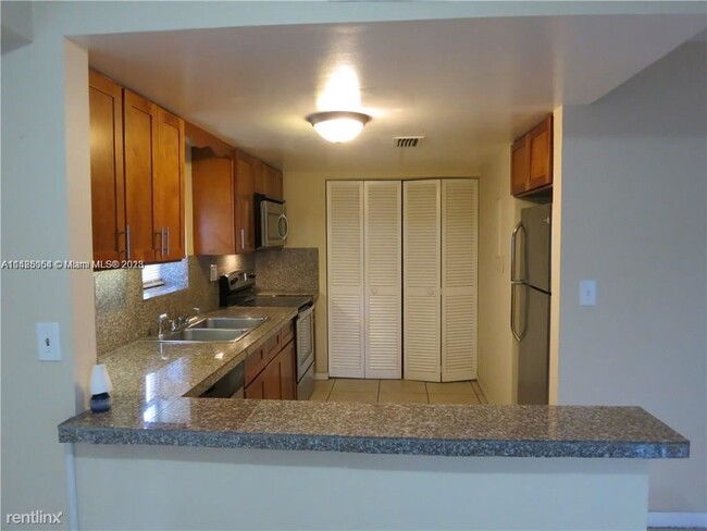 Building Photo - 3 br, 2.5 bath Townhome - 6541 SW 41st Ct ...