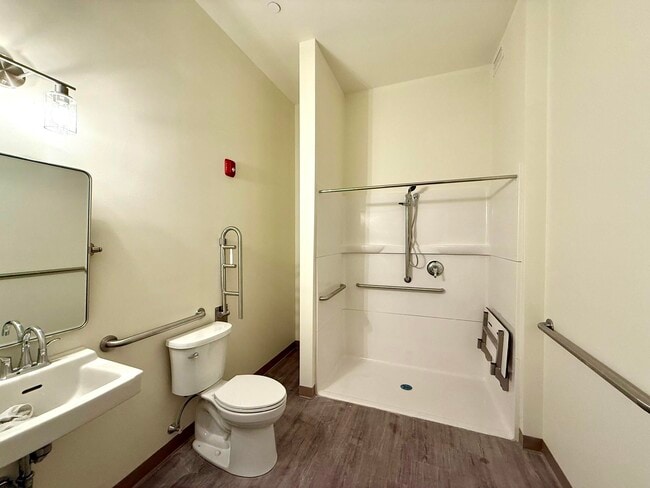 Building Photo - 1138 Elm St