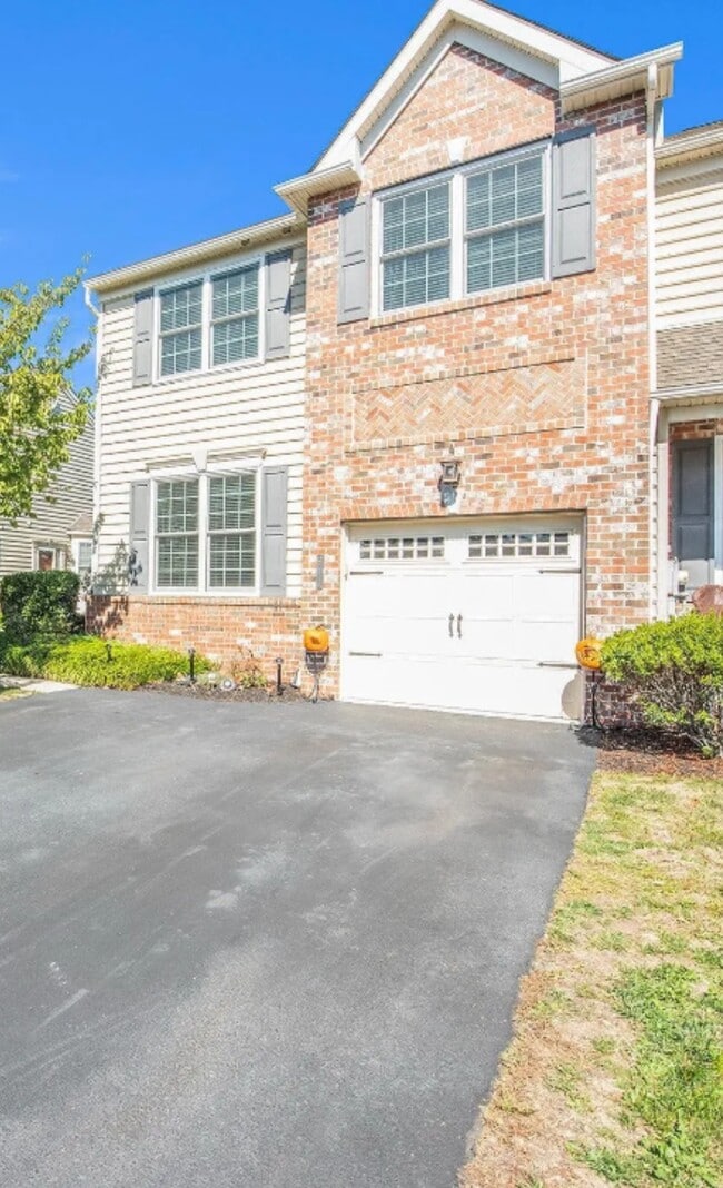 Building Photo - 911 Caralea Dr