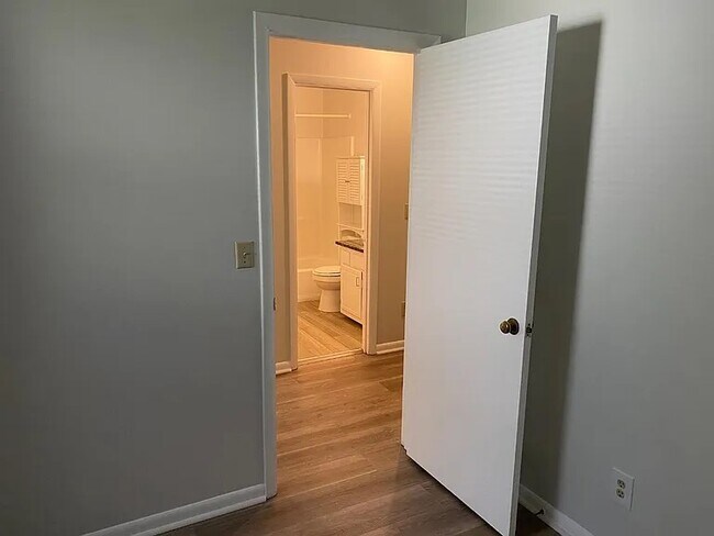 Building Photo - 1223 Meadow Park Ln