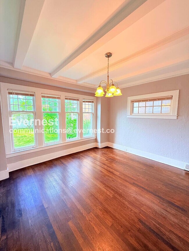 Building Photo - 3 Bed, 1 Bath Home with Fenced Yard / Vouchers Accepted / Available Now!