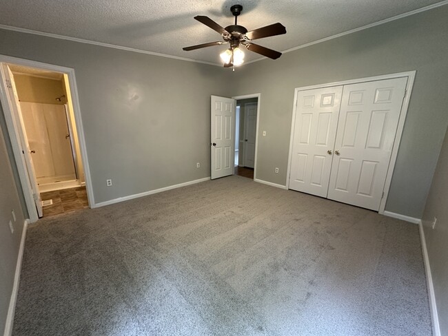 Building Photo - Great 3 bedroom 2 bath ranch home! AVAILABLE NOW!
