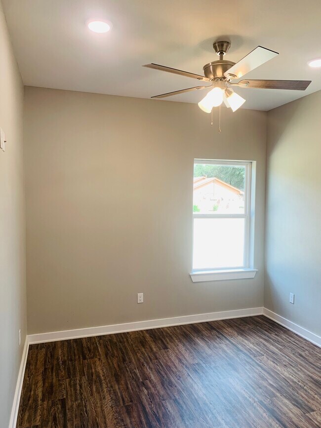Building Photo - Chestnut (440)