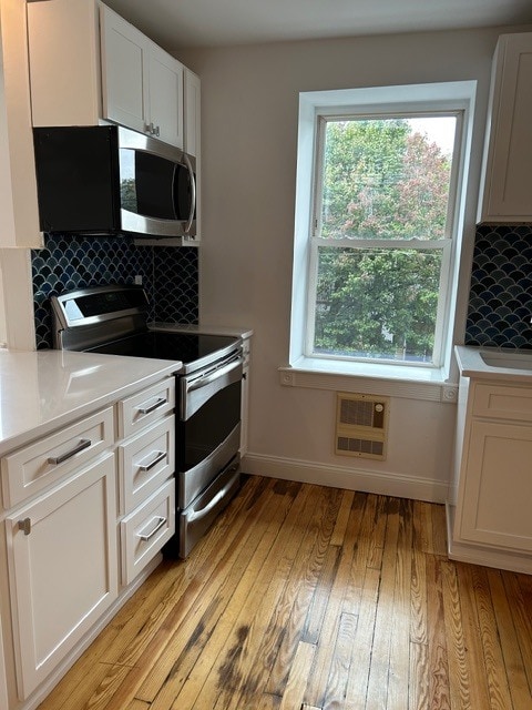 Kitchen Stainless Range & Microwave - 42 Pilgrim Pathway