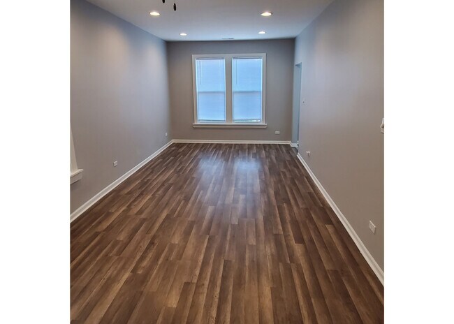 Building Photo - 4920 W Potomac Ave