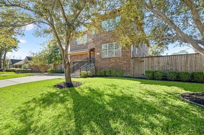Building Photo - 9714 Braesmont Dr