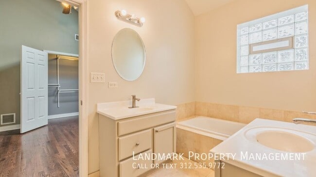 Building Photo - 2329 W Harrison St