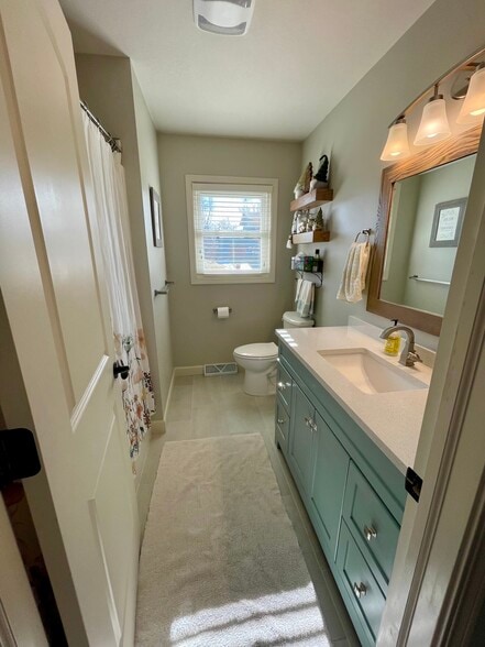 Upstairs Bathroom - 411 7th St NE