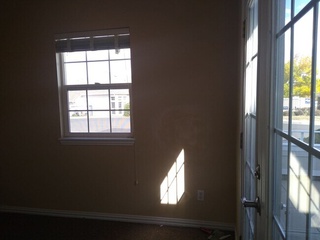 Building Photo - HUGE 3 Bedroom 3 Bath Home in Gated Community