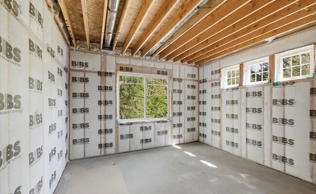 Building Photo - Spacious Custom Built Home in NW Corvallis