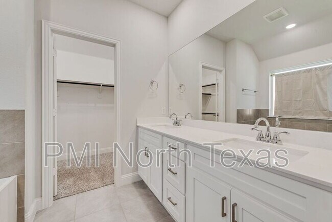 Building Photo - 512 Tartane Dr