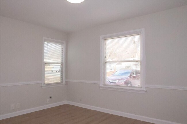 Building Photo - 10131 Cabot Dr