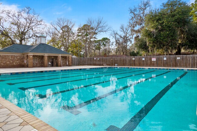 Building Photo - 777 King George Blvd