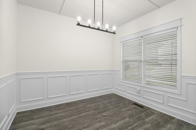 Building Photo - 525 Woodtrace Dr