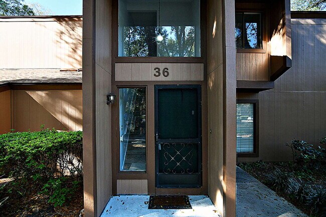 Building Photo - 36 Fairways Cir