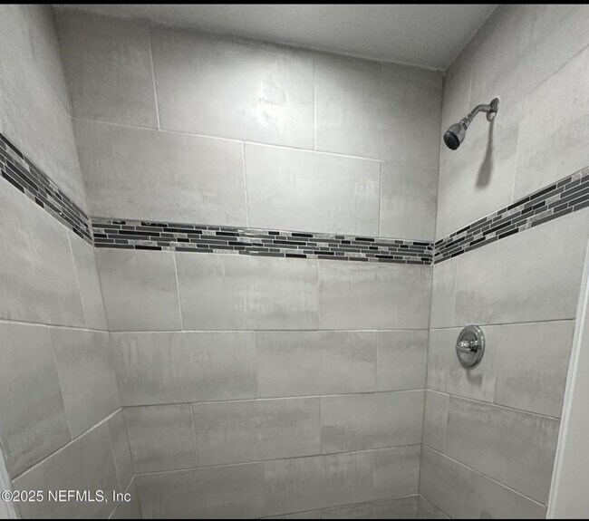 Building Photo - 734 E 59th St