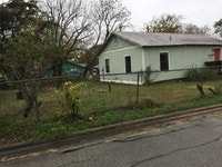 Building Photo - 1100 Chihuahua St