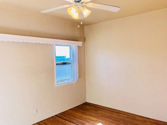 Building Photo - MOVE IN READY! Minutes from Little Italy! ...