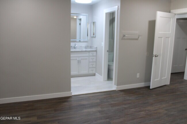Building Photo - 3133 Fierro Dr