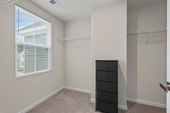 Building Photo - 338 Myrtle Mdws Dr