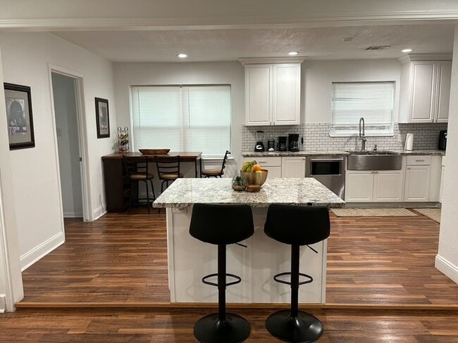 Building Photo - 17211 Rolling Creek Dr