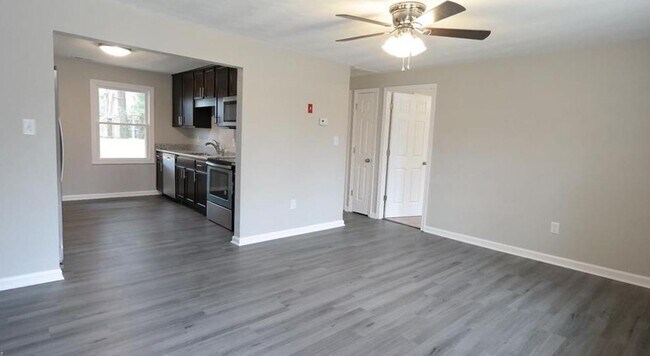 Building Photo - Beautifully Renovated Ranch-Style Home in ...