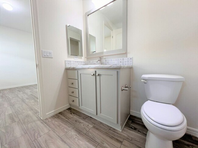 Building Photo - 2206 S Ellsworth Rd