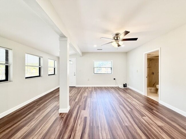 Building Photo - 1221 Jewel Ave