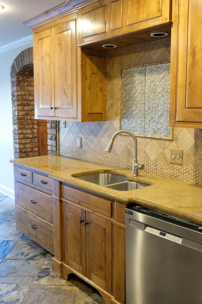 Building Photo - 3208 MS-309