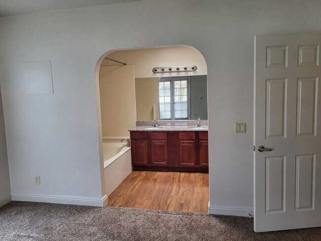Building Photo - 1412 Bass Dr
