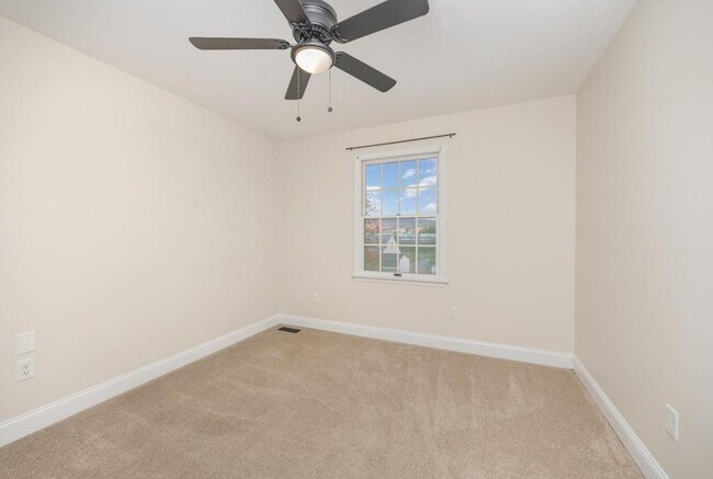 Building Photo - 125 Fieldstone Dr