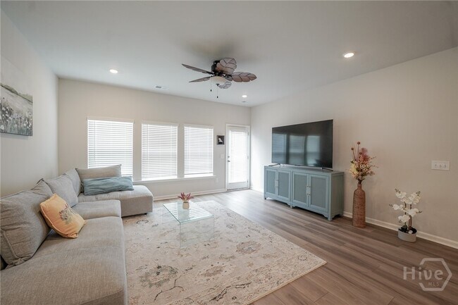 Building Photo - 109 Binscombe Ln
