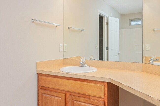 Building Photo - 546 Tikell Dr