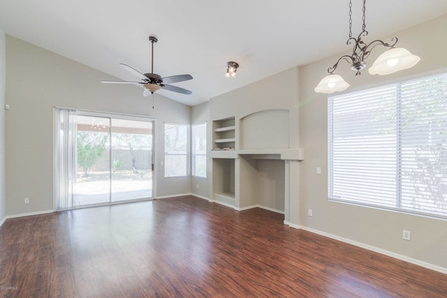 Building Photo - 230 S Pineview Pl