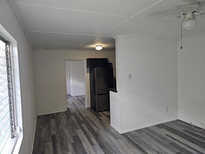 Building Photo - 825 Eaton St