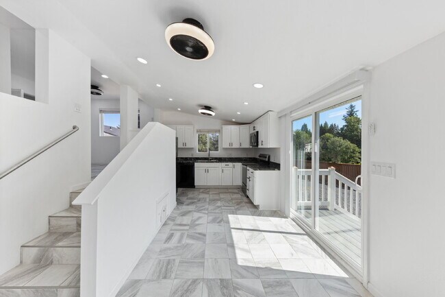 Building Photo - Updated Duplex