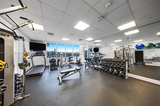 Building Photo - 704 N Ocean Blvd