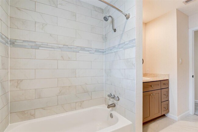 Building Photo - 10526 Huntington Way Dr
