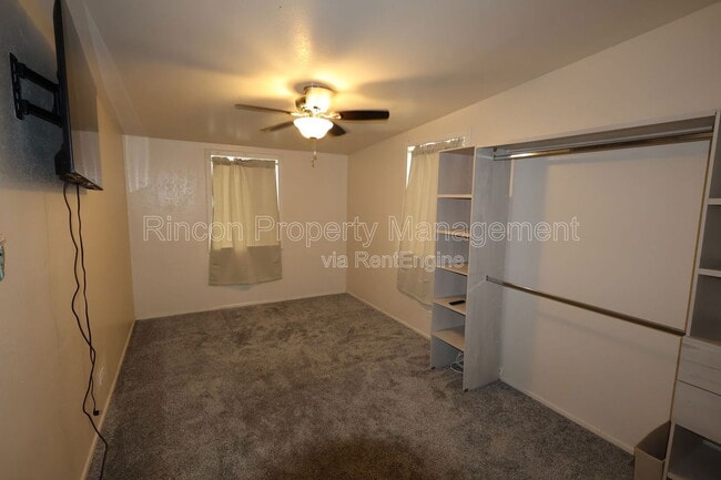 Building Photo - 329 E Scott St