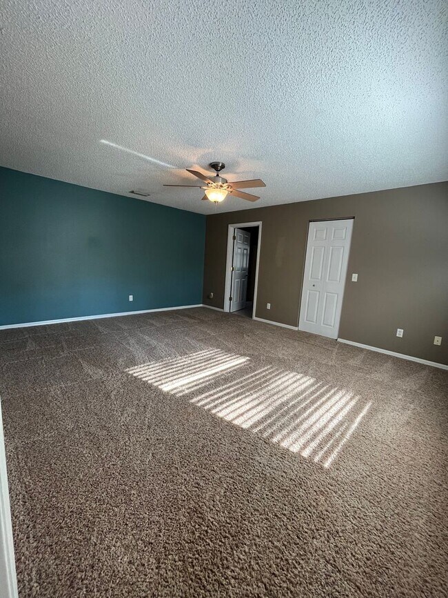 Building Photo - Beautiful Fenced in Yard on a cul-de-sac!!!