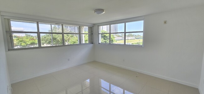 Master bedroom - 10230 Collins Ave