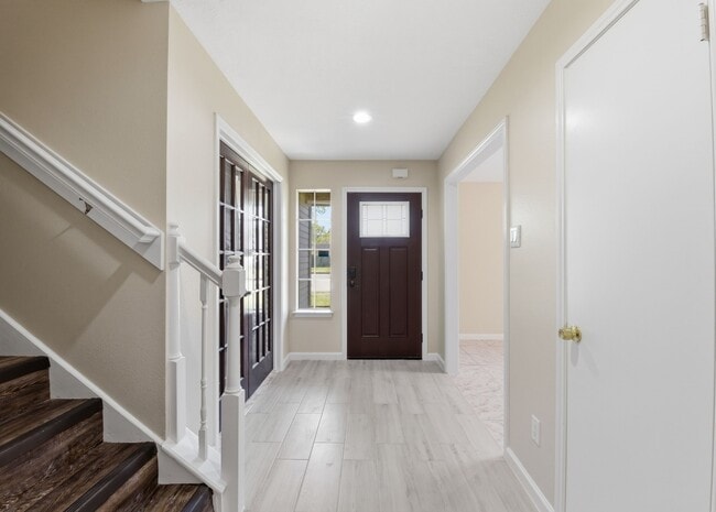 Building Photo - 8515 Leafdale Dr