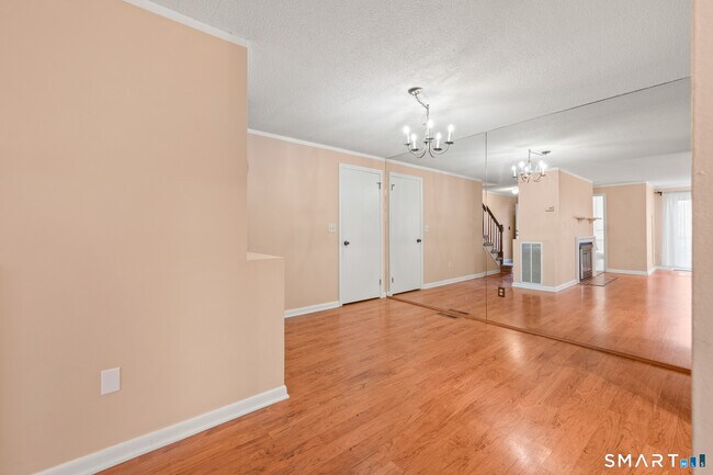 Building Photo - 18 Dutton Pl Way